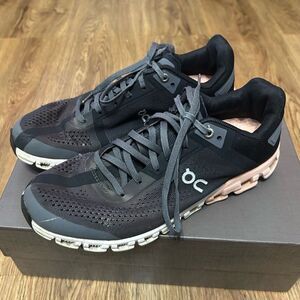 ON CLOUDFLOW black athletic training running lace up shoes sneakers women’s 8